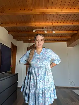 Naomi-Kleinn Webbikameraesitys