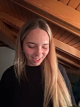 Naomi-Klein Show in webcam