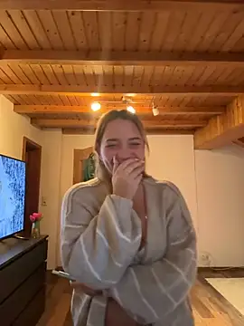 Naomi-Kleinn Webbikameraesitys