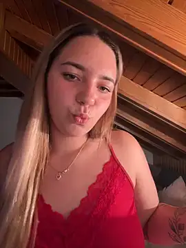 Naomi-Kleinn Webbikameraesitys