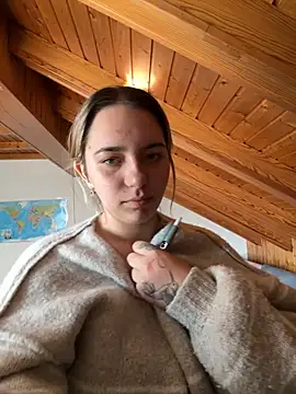 Naomi-Kleinn Webbikameraesitys