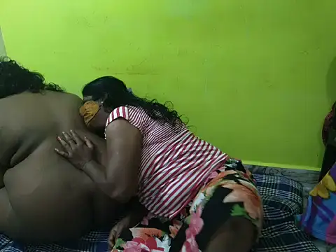 โชว์เว็บแคมของ tamil_pudhukavithai