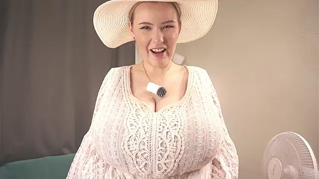 MeridithFitzherbert Show in webcam