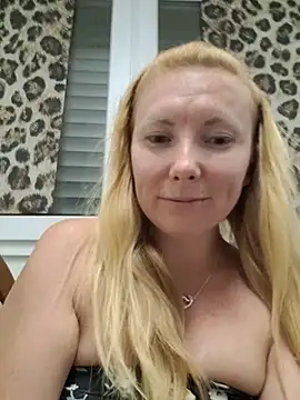 Show modela JanyJanys na web-kameri