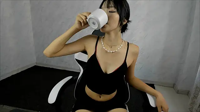 KarliMon live XXX chat