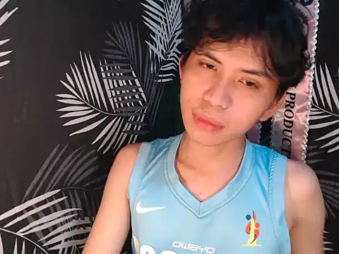 UrasianFemboy Show Webcam