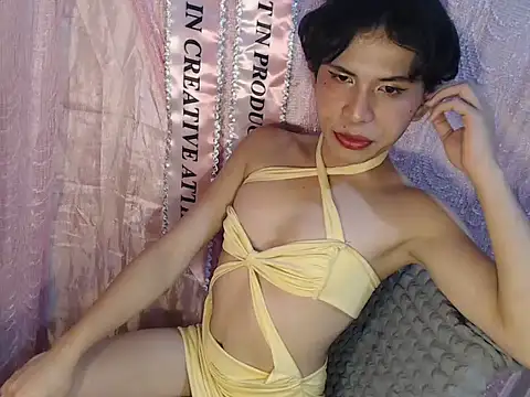 UrasianFemboy Show Webcam
