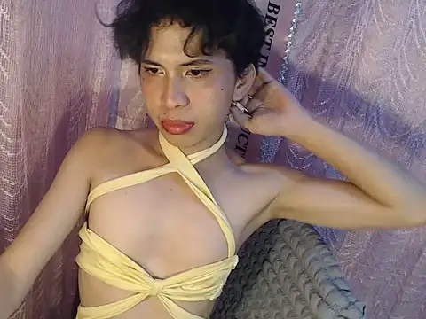 UrasianFemboy Pertunjukan Webcam