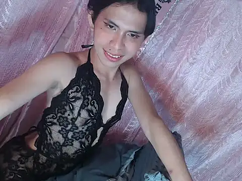 UrasianFemboy 网络视讯表演