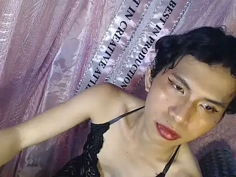 UrasianFemboy 在線直播表演