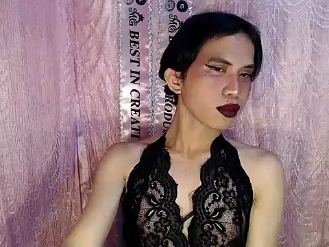 UrasianFemboy Шоу с уебкамера