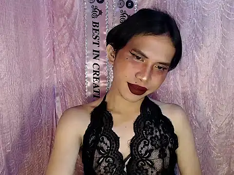 Pokazy przed kamerką – UrasianFemboy