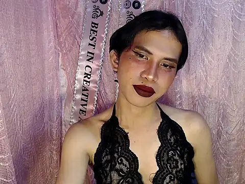 UrasianFemboy Pertunjukan Webcam