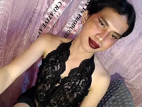 UrasianFemboy 在線直播表演