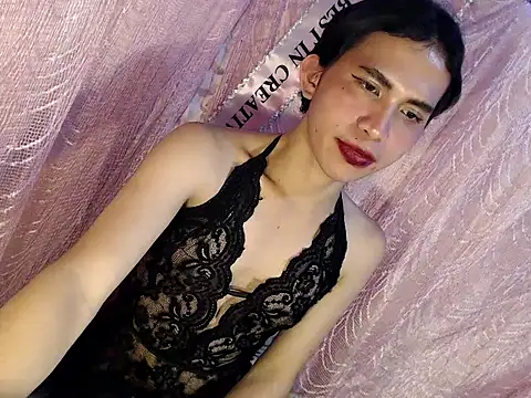UrasianFemboy Show Webcam
