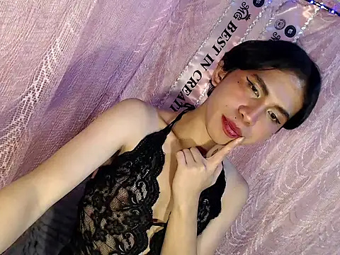 UrasianFemboy Show Webcam