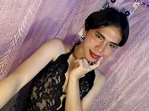 Pokazy przed kamerką – UrasianFemboy