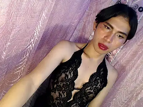 UrasianFemboy 网络视讯表演