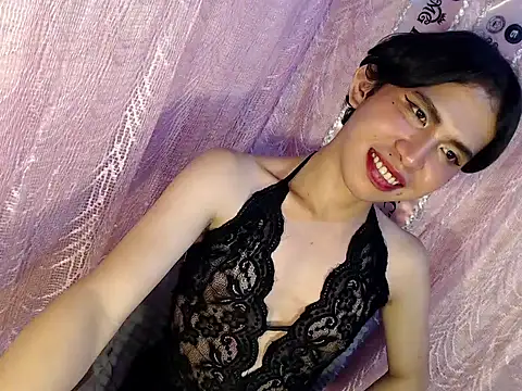 UrasianFemboy Шоу с уебкамера