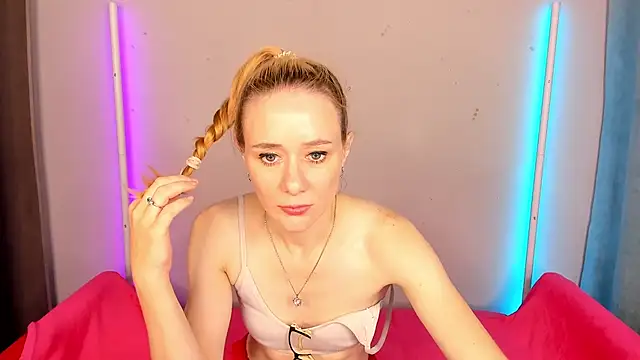 NikaBond's Live XXX Chat