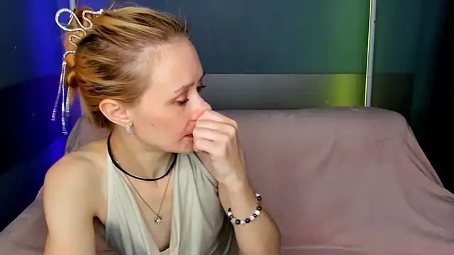 NikaBond live XXX chat