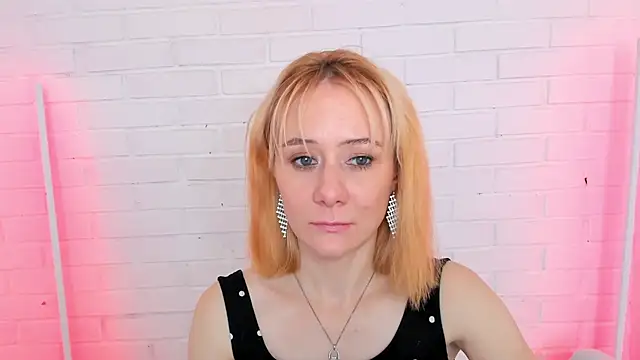 NikaBond's Live XXX Chat