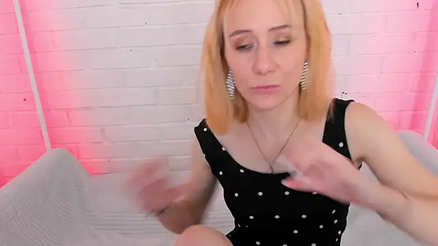 XXX chat uživo modela NikaBond