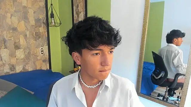 alex_santoss Show in webcam