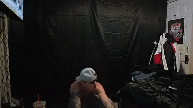 NEWHUNGBOY Show in webcam