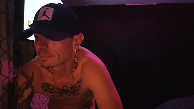 הופעת וובקאם של NEWHUNGBOY