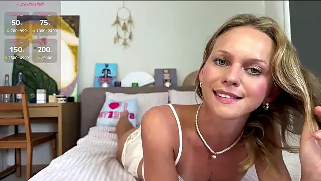 Eluvra Webcam Show