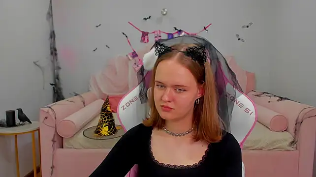 AdaRune: вебкам-шоу