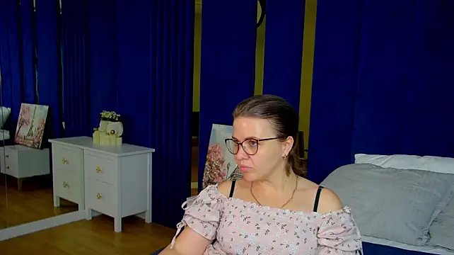 AdeleRavelle Adlı Modelin Canlı XXX Sohbeti