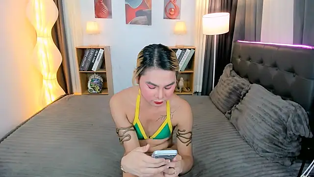Naughty_Jessie Pertunjukan Webcam