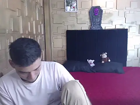omar202612 Show in webcam