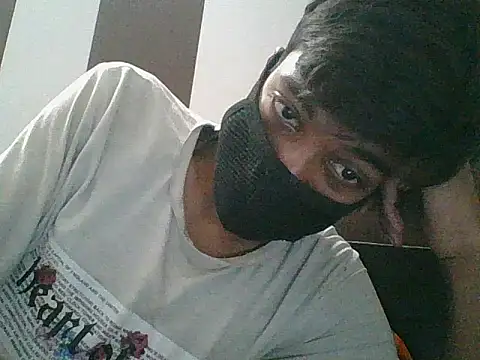 Show modela adarsh_music na web-kameri