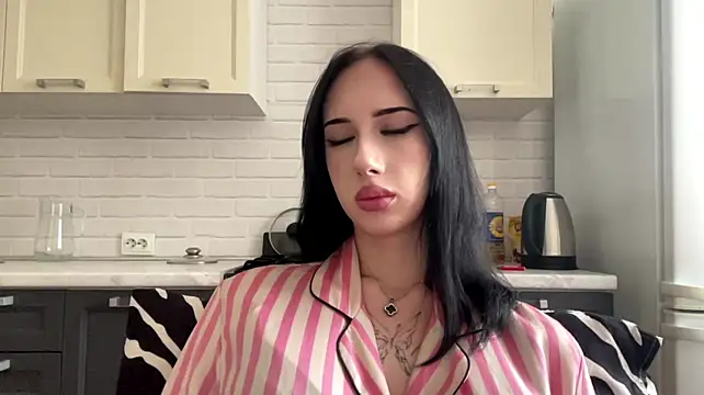 IsabellaQiueen élő XXX-chatje