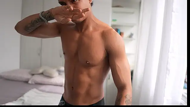 Paradise_boy__'s Webcam Show