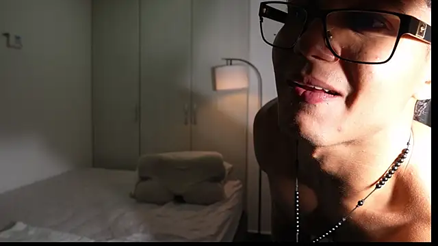 Show modela Paradise_boy__ na web-kameri