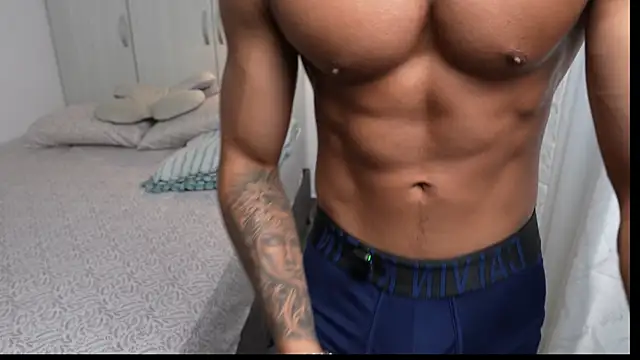 Paradise_boy__n Webbikameraesitys