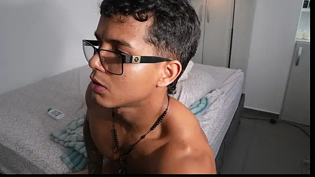 Paradise_boy__ webkamerás műsora