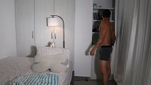 Paradise_boy__ Show in webcam
