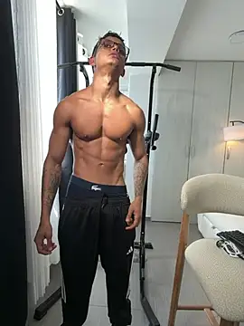 Paradise_boy__n Webbikameraesitys