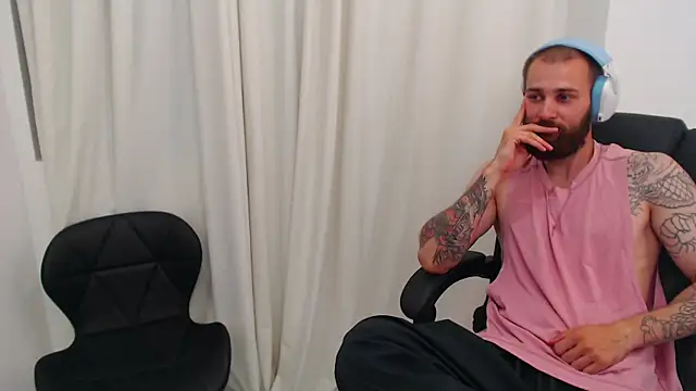 Chris_Dragon's Webcam Show