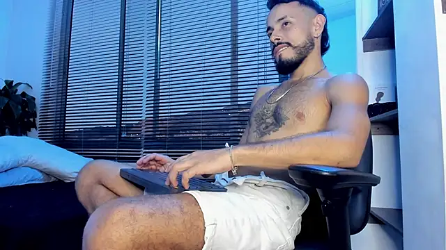 Show modela MatheoBaer na web-kameri