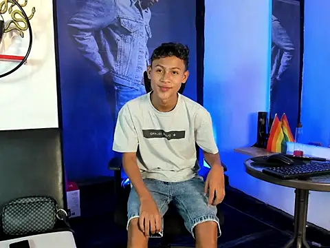 luca_damp webcam show