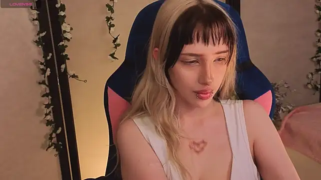_Silknsin777's Live XXX Chat