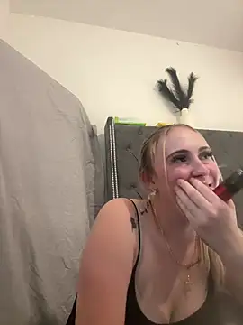 BaddieRiRi224's Webcam Show