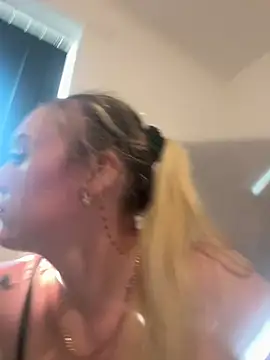 BaddieRiRi224 – webcam-show