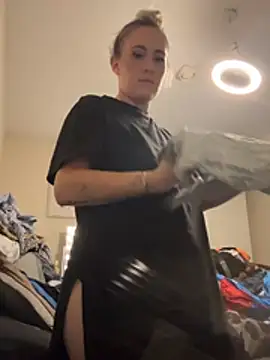 BaddieRiRi224 webcam show